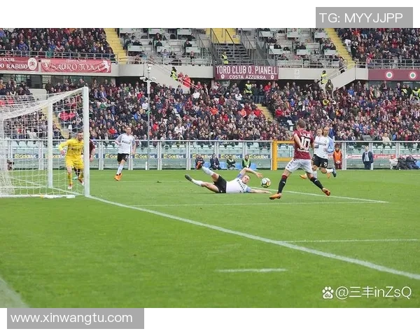 足球明星与球队传奇交织的绿茵场上演绎的精彩瞬间与辉煌历史